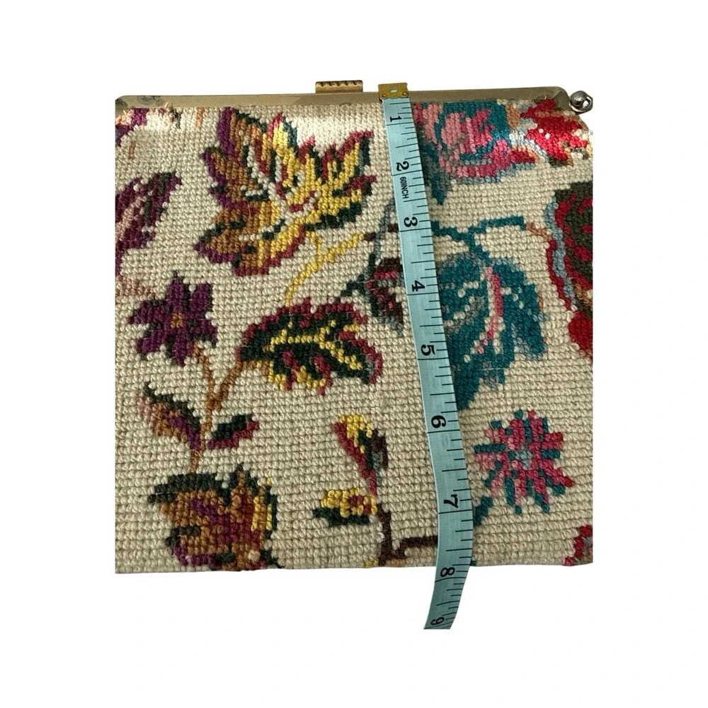 Ambassador Original Floral Needlepoint Lucite Handle Kiss Lock Handbag Purse Vtg